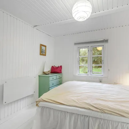 4 Bedroom Cozy In Дом отдыха Vejby