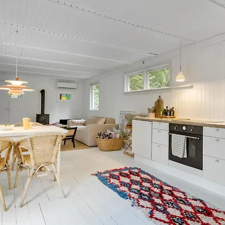 4 Bedroom Cozy In Vejby
