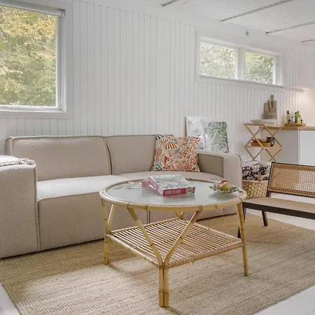 בית נופש 4 Bedroom Cozy In